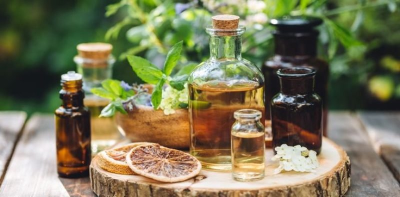 Concept,Of,Pure,Organic,Essential,Oil,In,Glass,Bottles,In